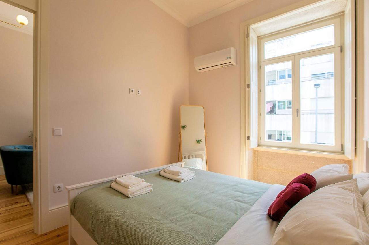 Lovelystay - 2Br Flat With Ac In Duque De Loule Porto Exterior foto
