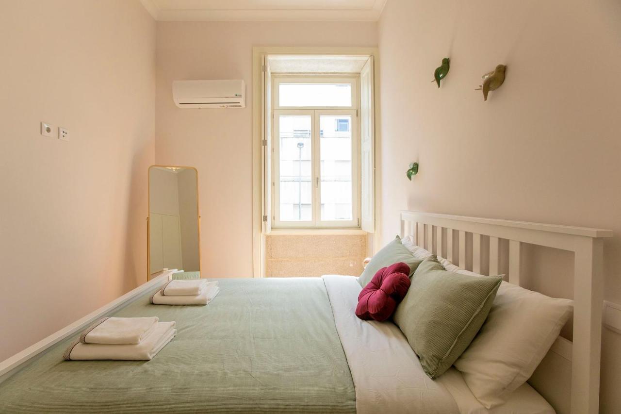 Lovelystay - 2Br Flat With Ac In Duque De Loule Porto Exterior foto